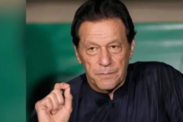 इमरान खानको आँखाको उपचार